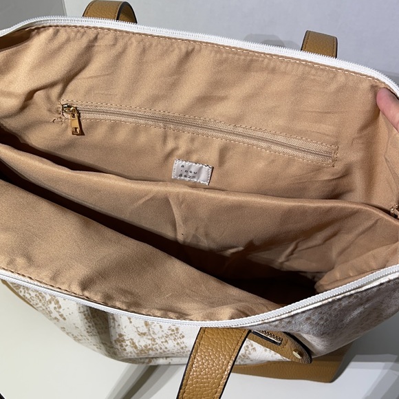 Women’s Large Tan Snake Skin Print Zipper Tote Bag - Picture 8 of 8